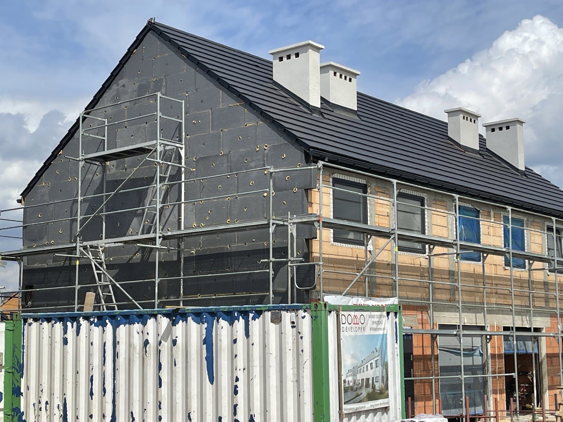 Złota — realizacja