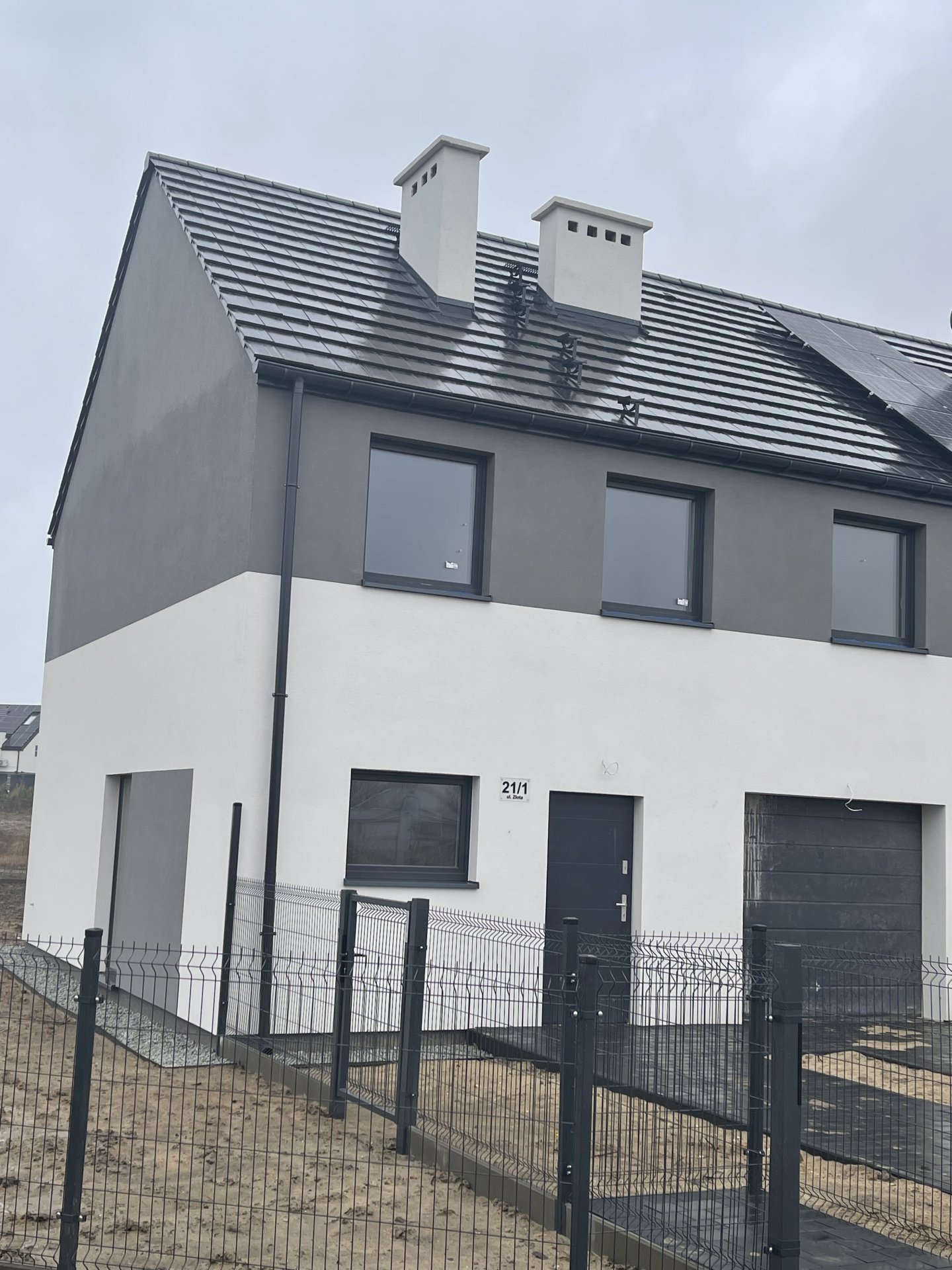 Złota — realizacja