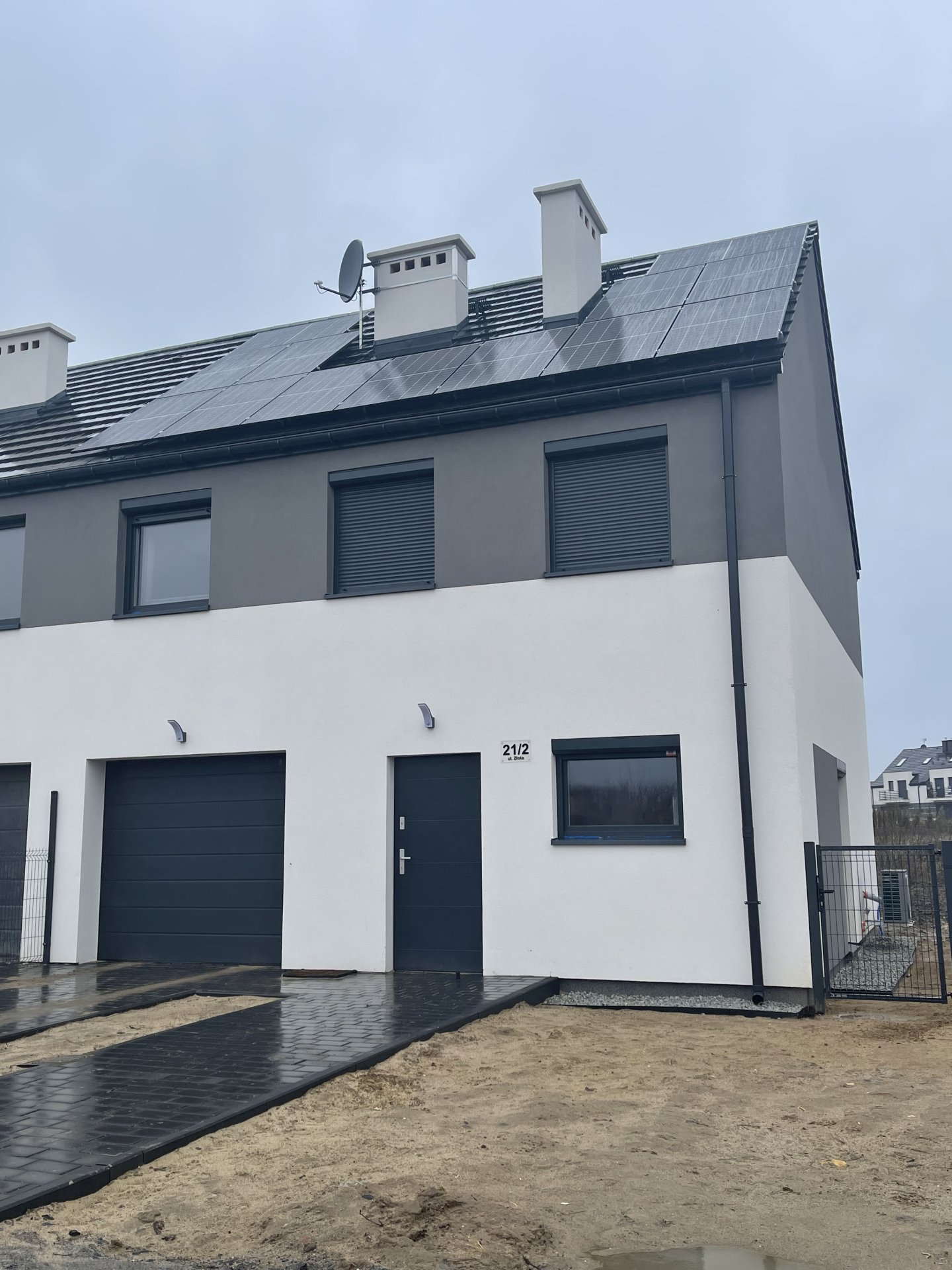 Złota — realizacja